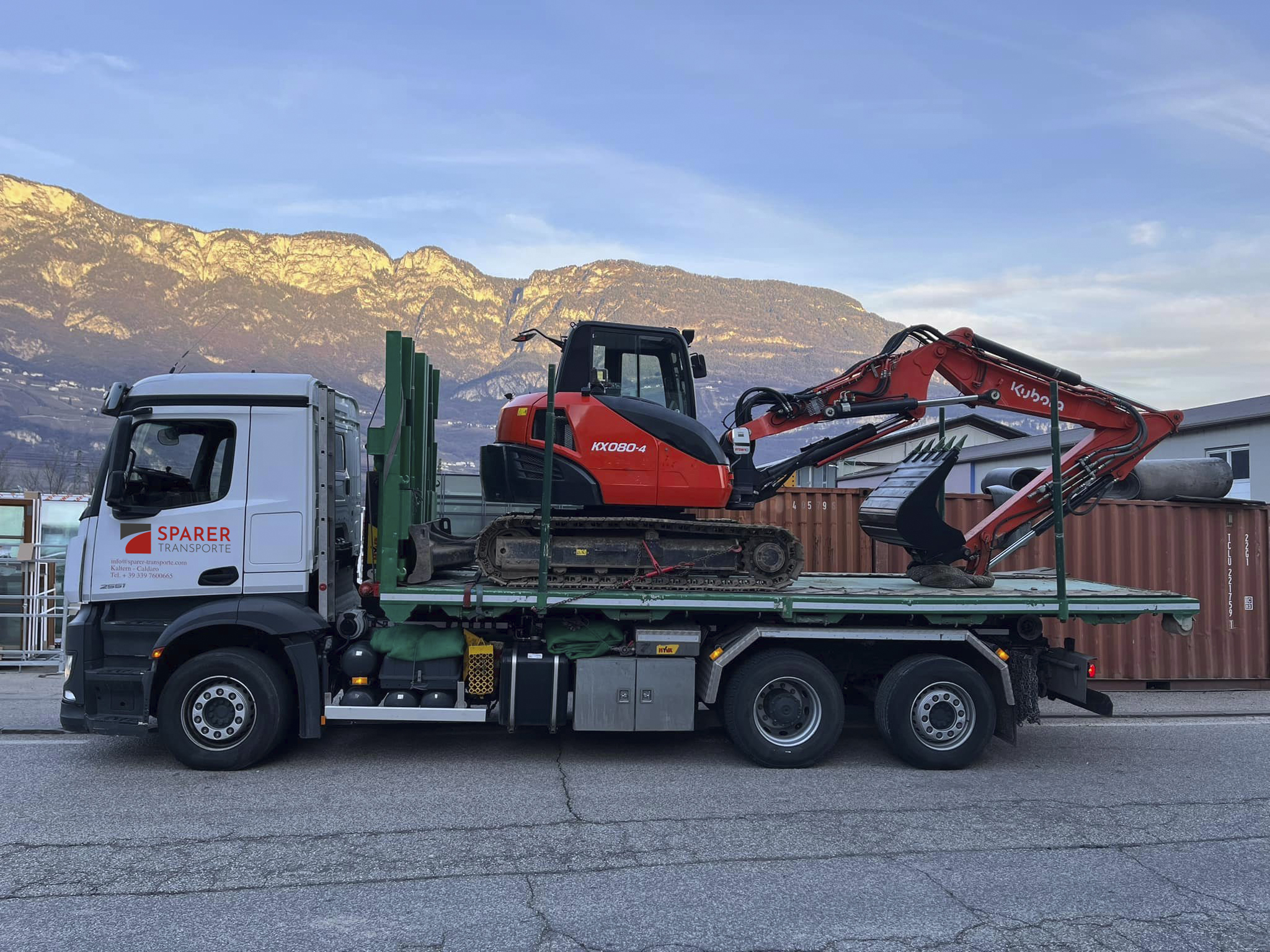 Sparer Transporte LKW im Einsatz